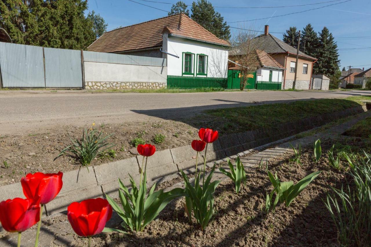 Hotel Gádoros Vendégház Egerszalók Exterior foto